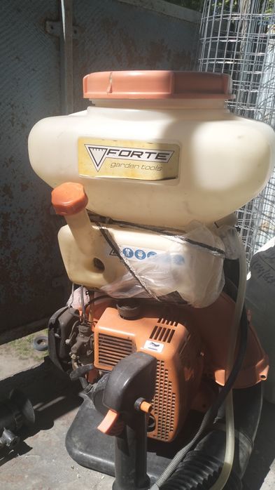 Бензиновый опрыскиватель