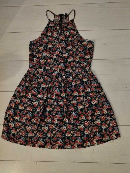 Sukienka w kwiatki cropp