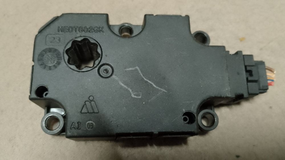 Моторчикі жалюзі Ауді Q-5,7