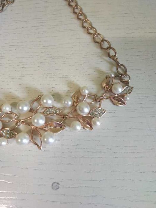 Złota kolia z perłami