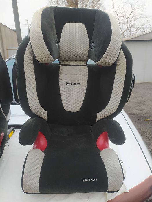 Автокрісла дитячі Recaro.б/в 5000 грн/пара