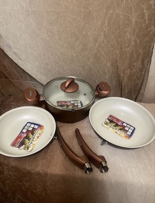 Набір посуду новий