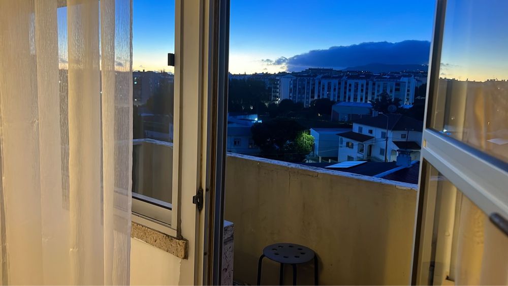 Quarto para arrendamento Rio de Mouro