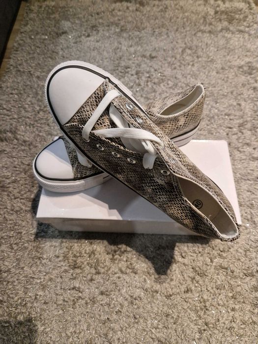 Vendo sapatilhas tam 40 novas