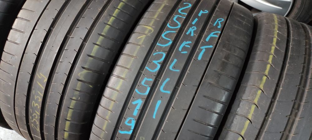 Pneus 255/35/19  semi novos