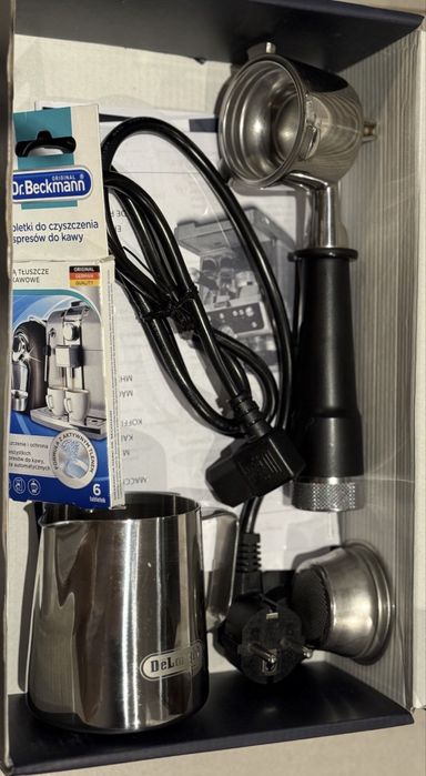 Ekspres kolbowy z mlynkiem Delonghi La specialiasta