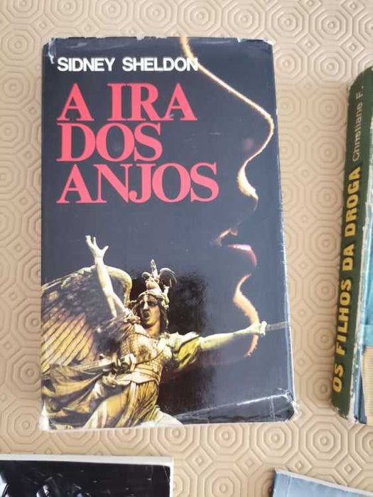 Livro "A Ira dos Anjos", de Sidney Sheldon