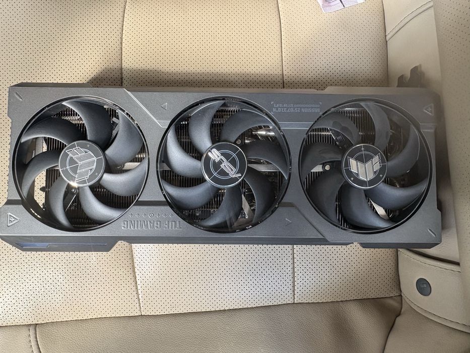 Продам видеокарту Asus RTX 4080