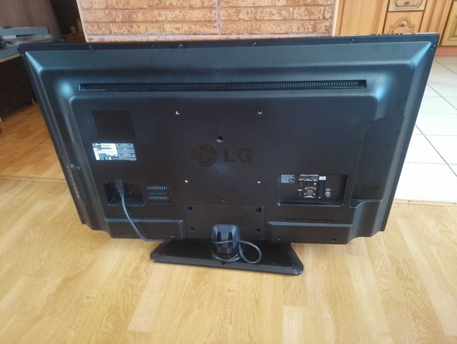 Продам телевизор LG 42 дюйма в отличном состоянии. Без СмартТВ!
