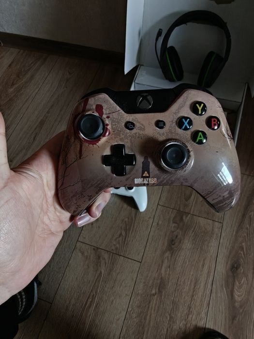 Продам Xbox series s+2 геймпада+навушники