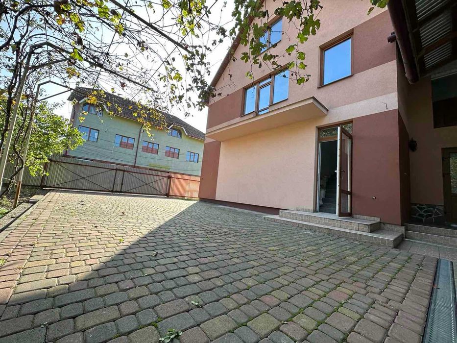 Продається будинок в м. Тячів