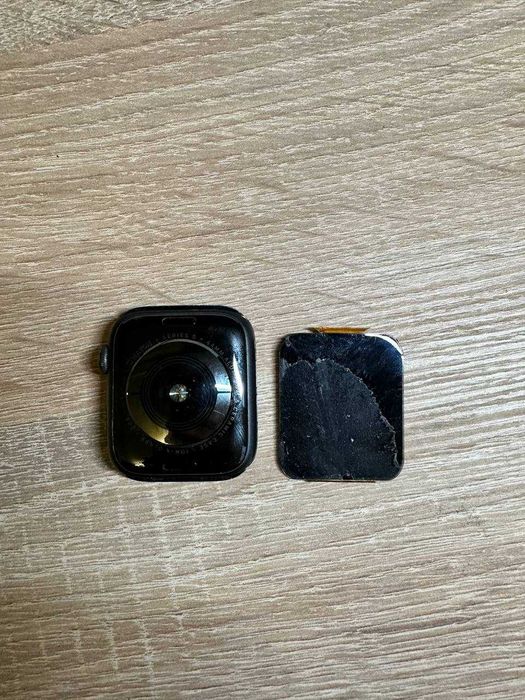 Apple watch 5, 44mm з оригінальним ременем і зарядкою (на запчастини)