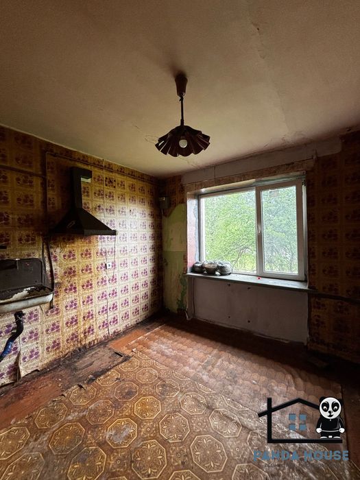Продається простора 3-кімнатна квартира в затишному районі с. Катеринівка.