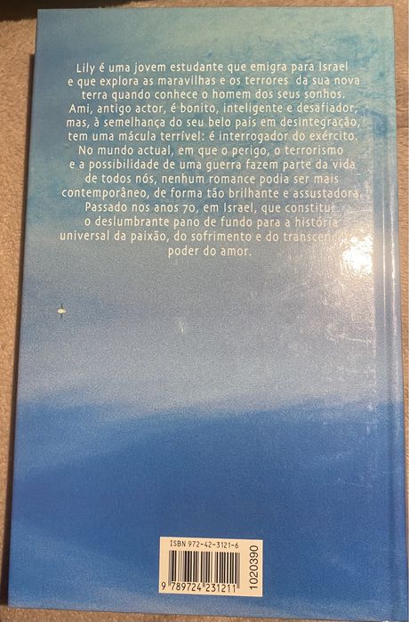 Livro Romance “Amor num Mundo Impossível”