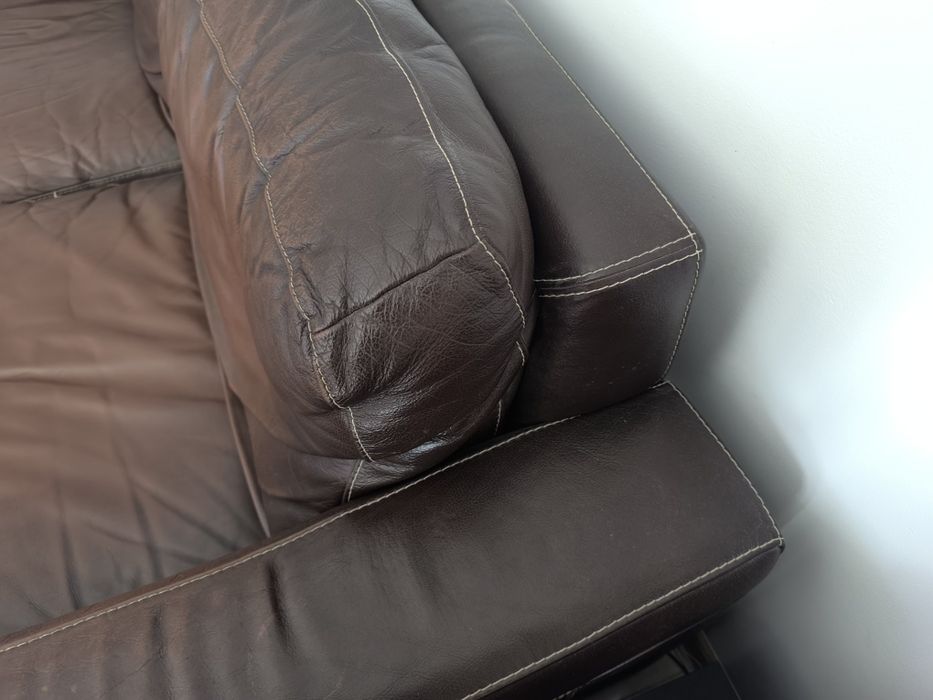 Sofá em pele 3 lugares