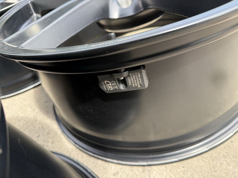 Диски 21 5.114,3 ET40 10,5Jx21H2 Tesla Y Різно Широкі