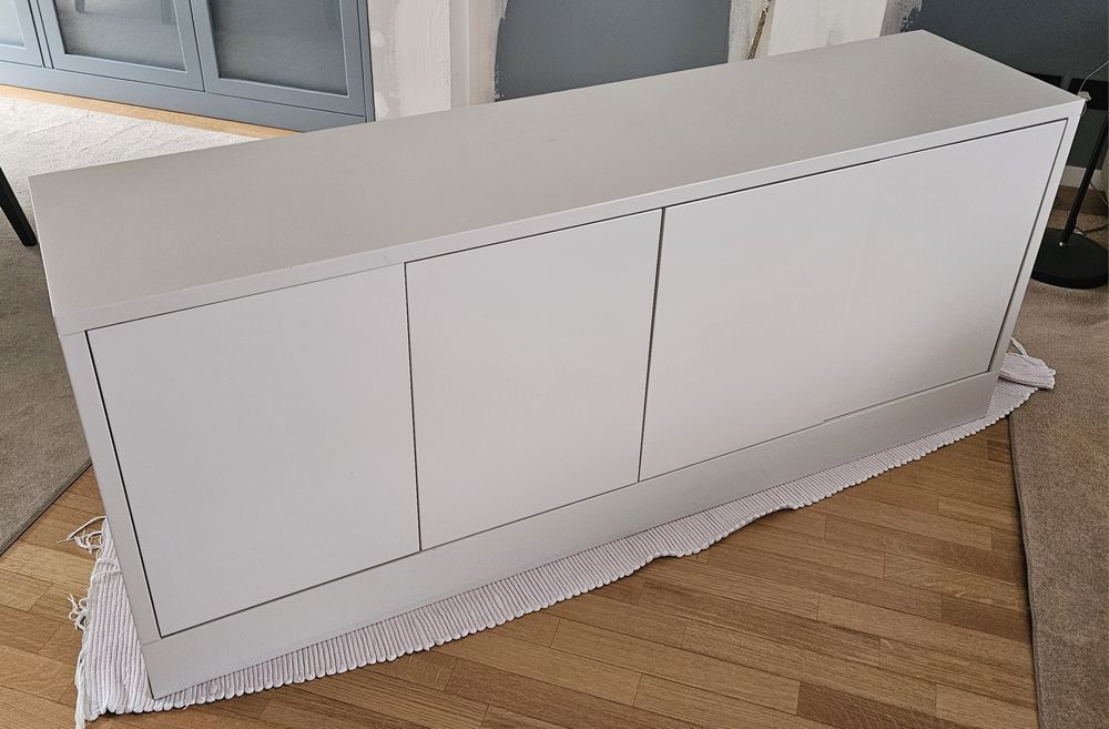 Móvel aparador lacado