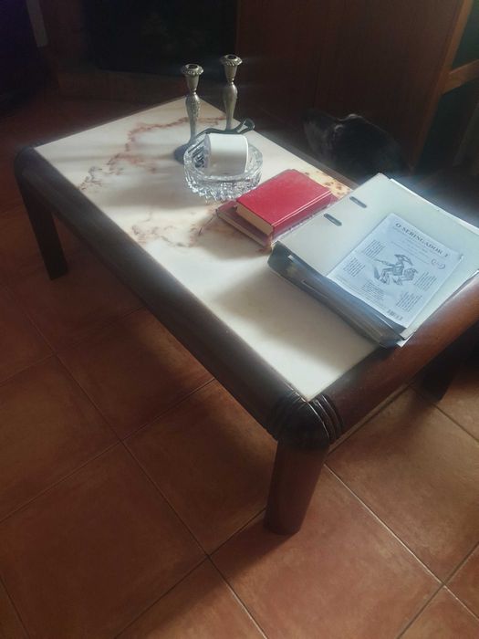 Mesa de sala em madeira e pedra