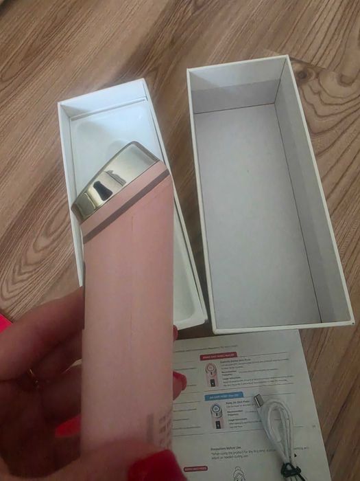 Medicube AGE-R Booster Pro pink