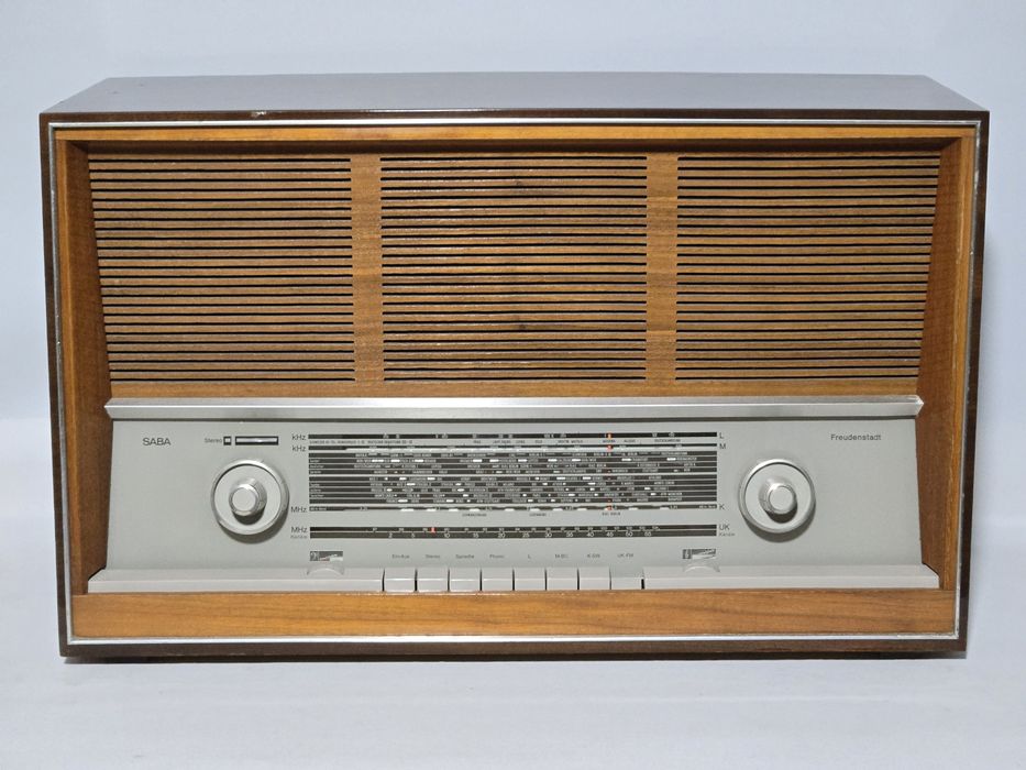 Rádio antigo reparado SABA