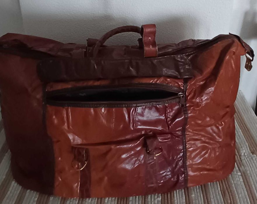 Saco de viagem castanho em pele