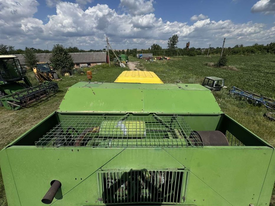 Продам комбайн джондір  1072