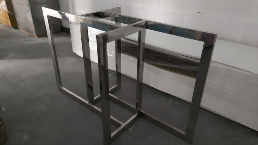 Mesa de refeições, em excelente estado