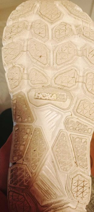 Hoka Clifton LS, tamanho 43, usados 2 ou 3 vezes no máximo, cor branco