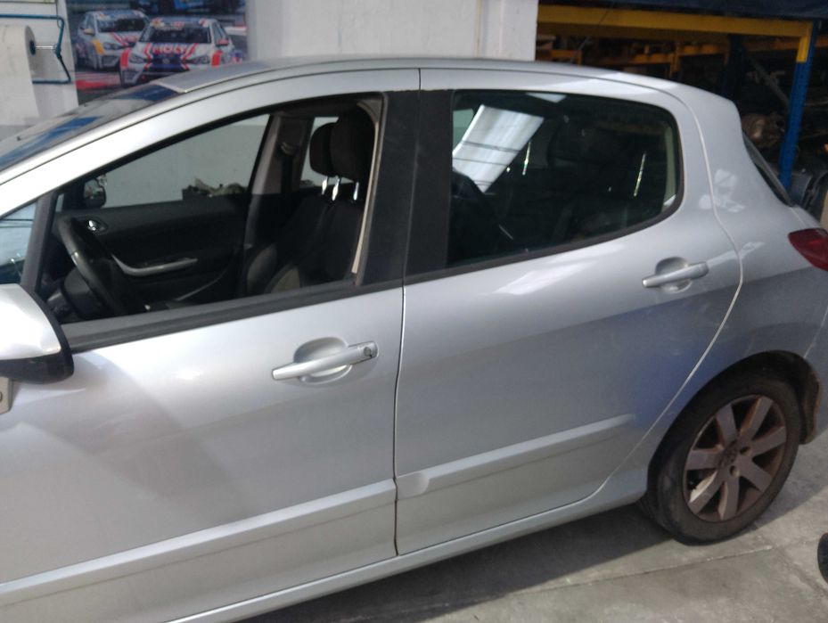 Interiores e carroçaria Peugeot 308 de 2008