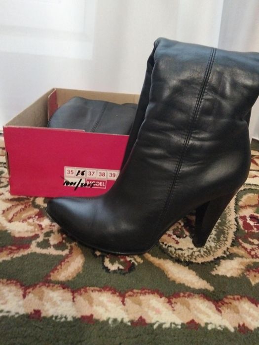 Продам осінні чоботи