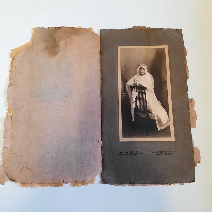 Fotografia antiga do século XIX.Primeira comunhão