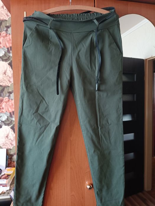 spodnie zielone elastyczne z paskiem