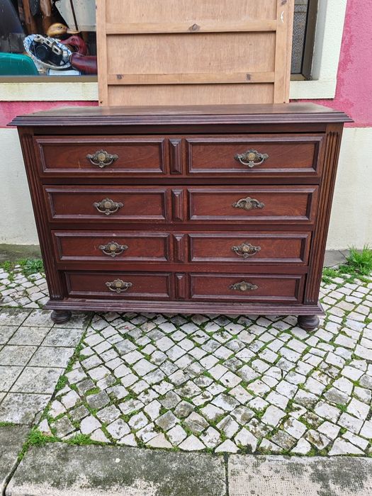 Cómoda em madeira