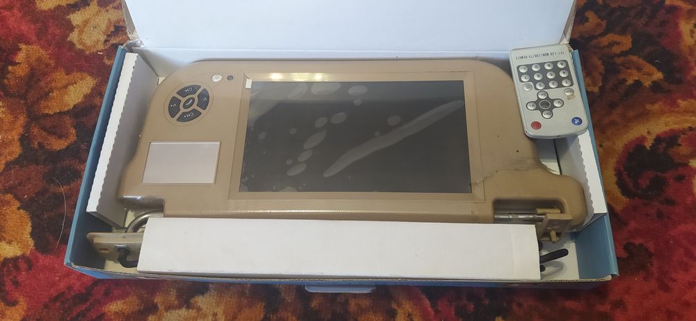 Солнцезащитные универсальные козырьки с монитором