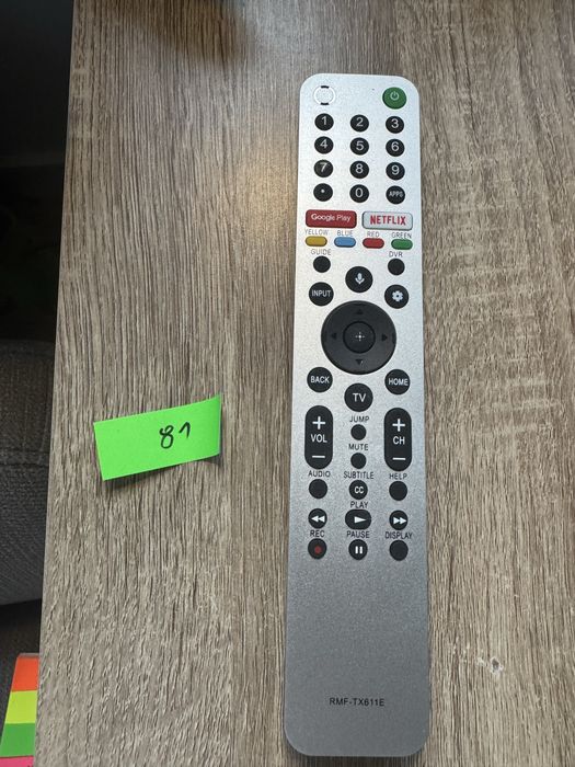 pilot zdalnego sterowania Sony RMF-TX611E z funkcją sterowania głosowego (Voice Remote) i podświetleniem klawiszy