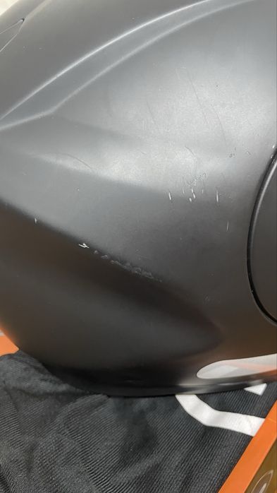 Capacete de mota aberto