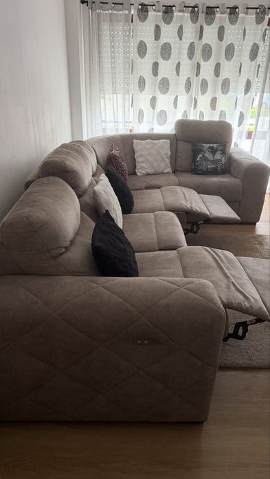 Vendo sofa com 3 m de comprimento em bom estado !