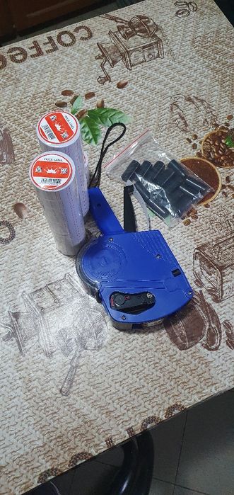 Itiqutadora com rolos e etiquetas