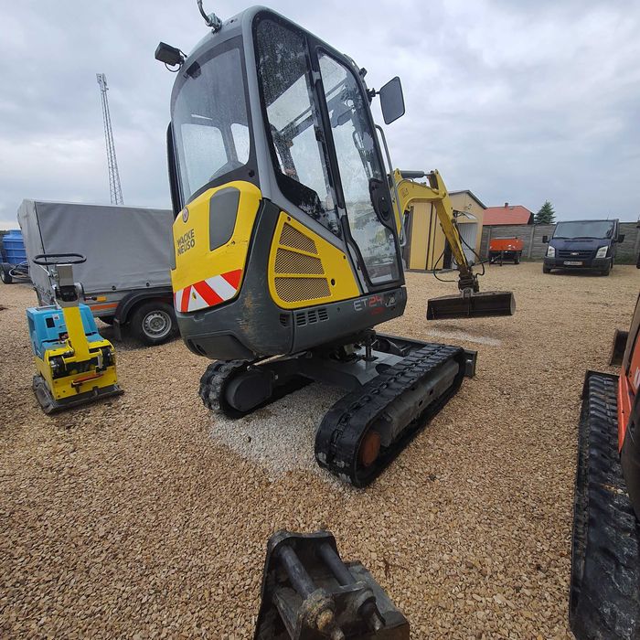 Usługi minikoparką i wywrotką.