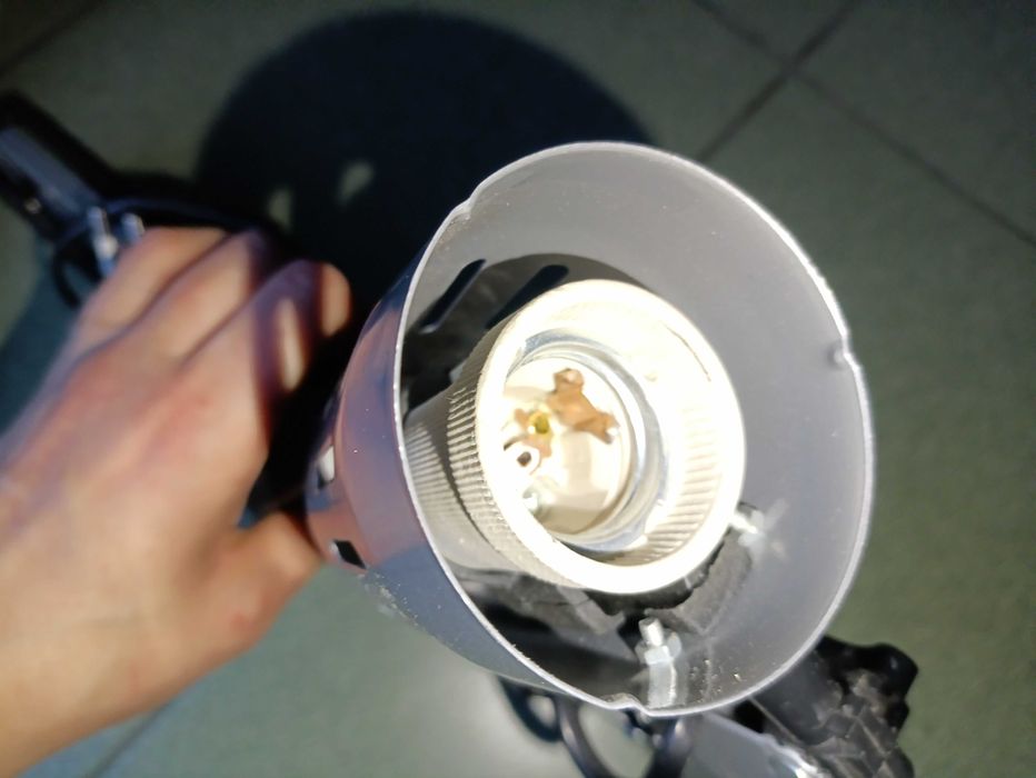 Настольная лампа на струбцине - серая IKEA