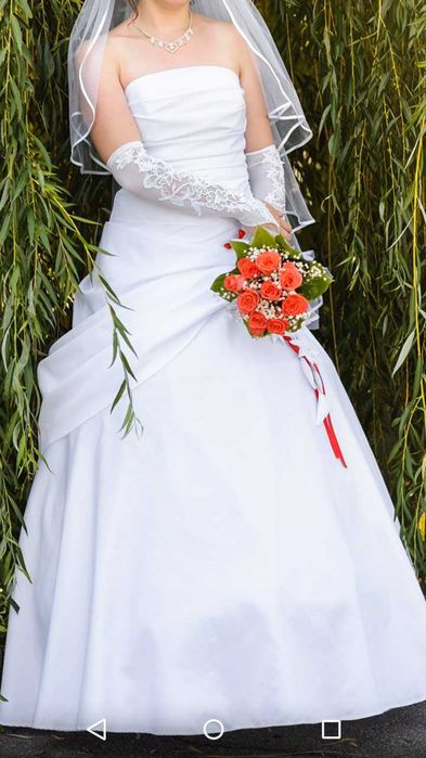 Продам весiльну сукню