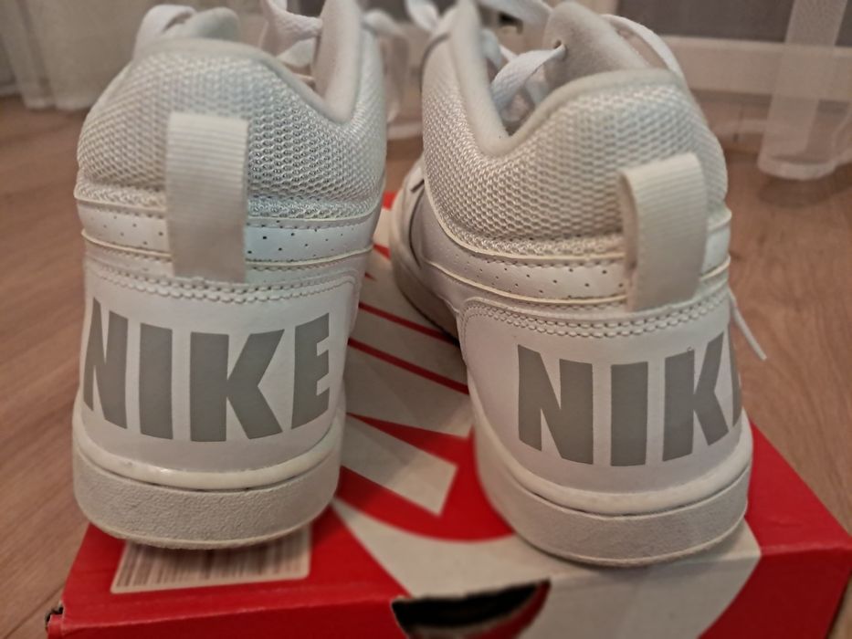 Buty Nike Court Borough Mid (GS) r. 40