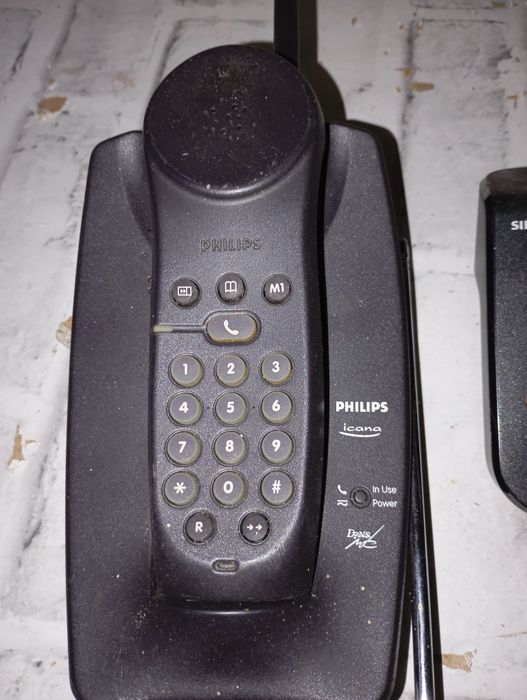 3 telefones móveis (rede fixa)