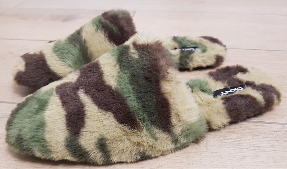 Nowe klapki, kapcie, papcie moro/khaki marki DKNY, rozmiar 39