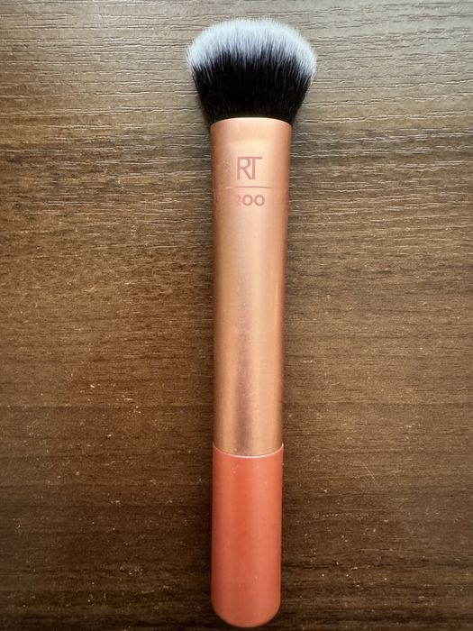 Real Techniques Пензлик для обличчя 200