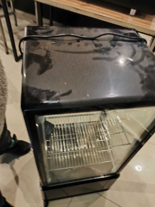 Вітрина холодильна GoodFood RT78L чорна, Десертна