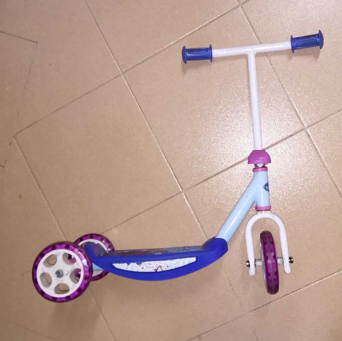 Trotinete frozen de três rodas