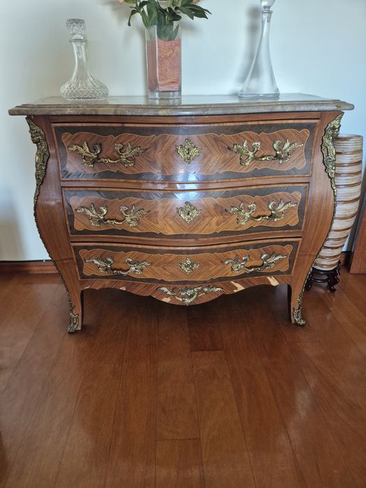 Cómoda estilo Luís XV