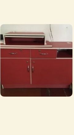 СРОЧНО! ЦІНА ДОГОВОРНА!Продам вітрини, стіл, стойку-краб, виносна реклама.