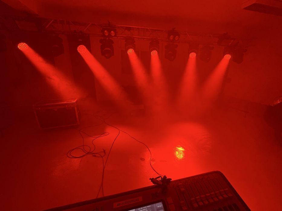 Moving head wash 19x15w mac aura